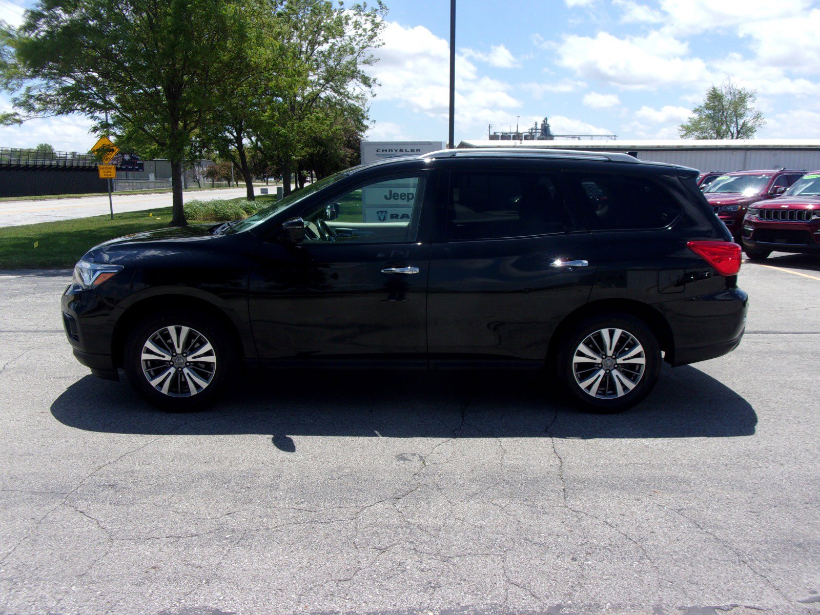 2020 Nissan Pathfinder SL photo 4