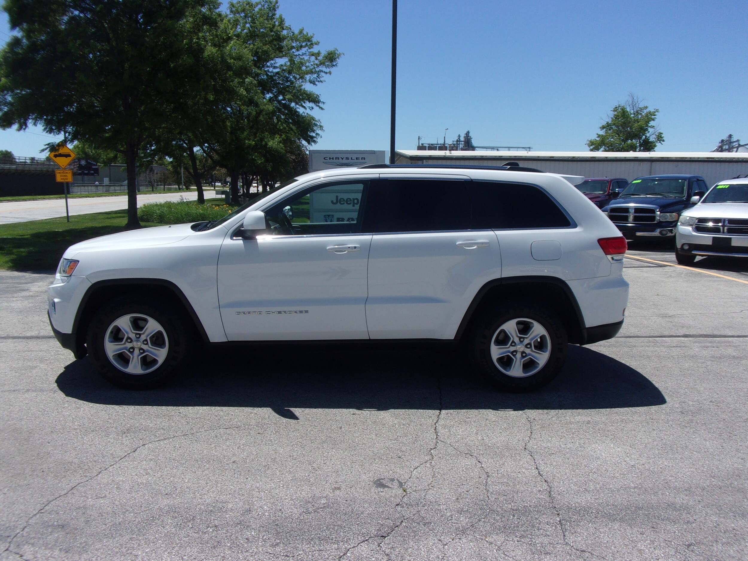 2014 Jeep Grand Cherokee Laredo photo 3