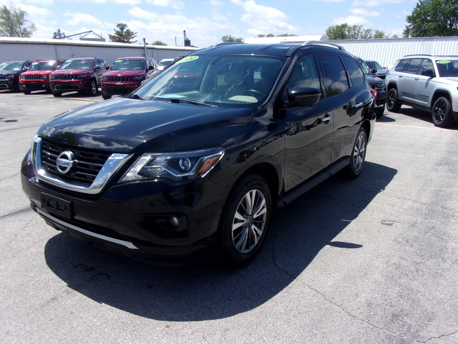 2020 Nissan Pathfinder SL photo 3