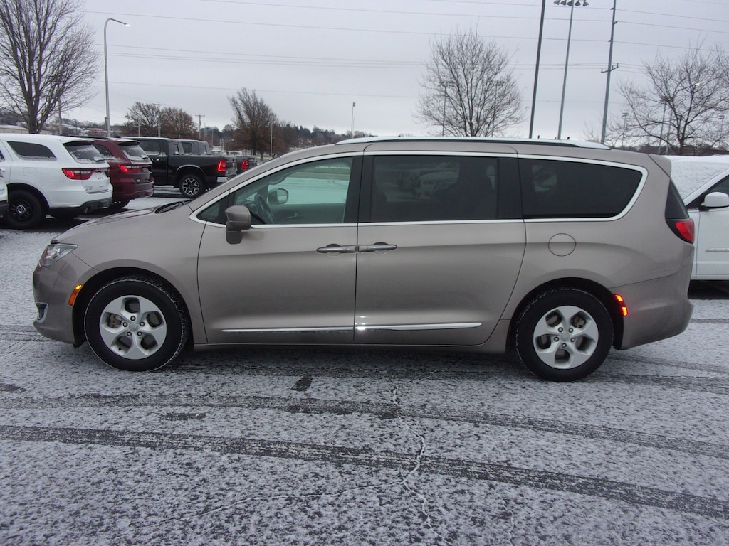 Used 2017 Chrysler Pacifica Touring-L Plus Van
