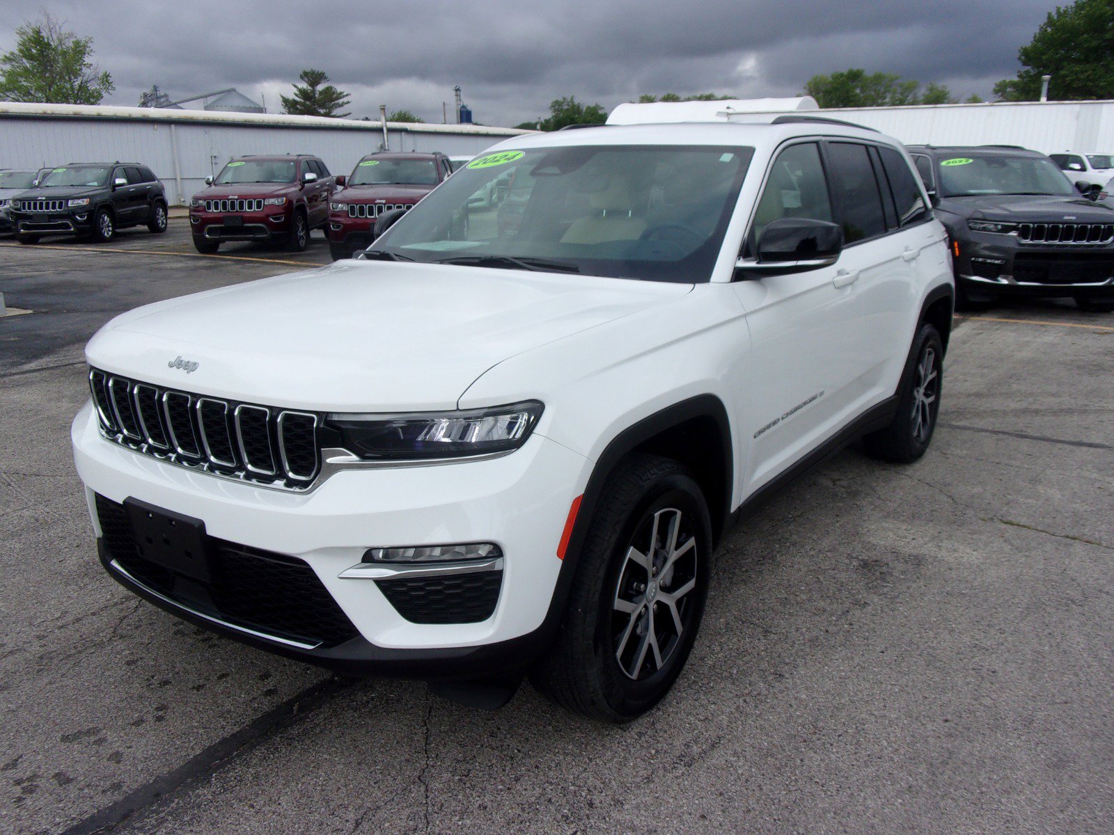 2024 Jeep Grand Cherokee Limited photo 3