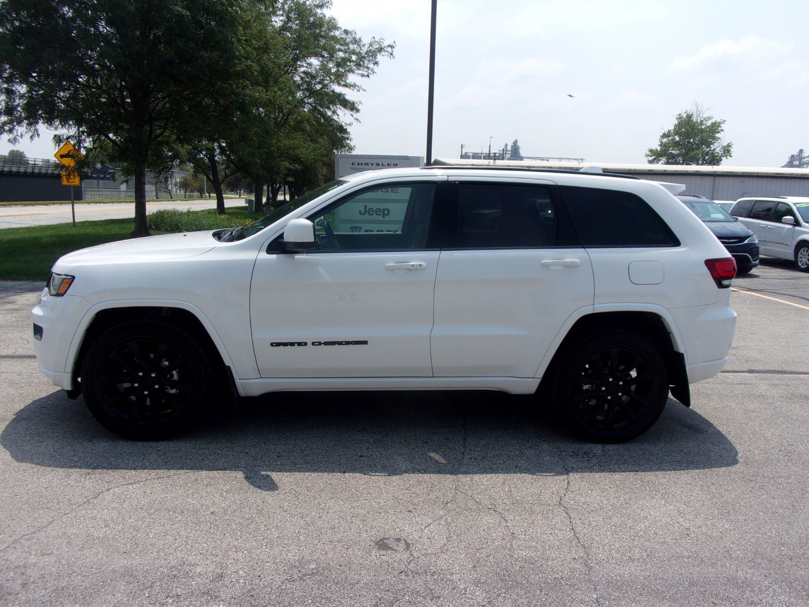 2020 Jeep Grand Cherokee Altitude photo 4