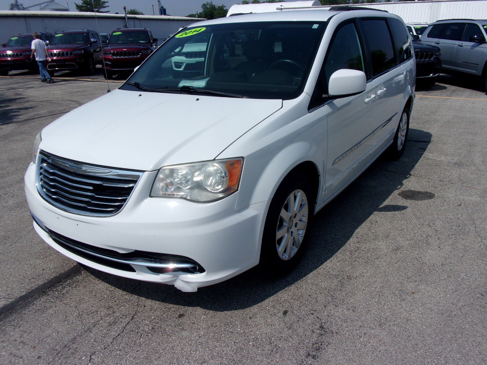 2014 Chrysler Town & Country Touring photo 3