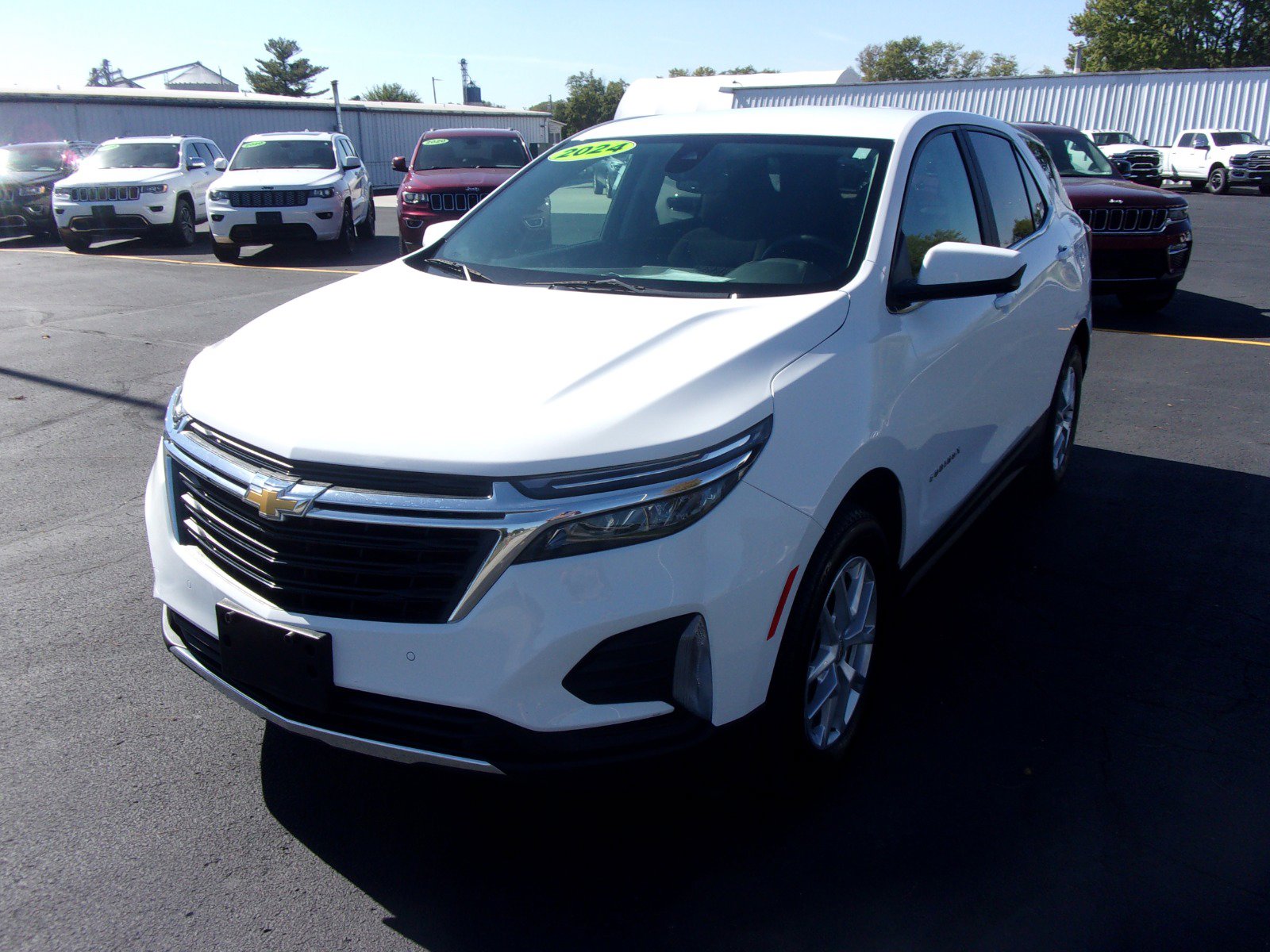 2024 Chevrolet Equinox photo 3