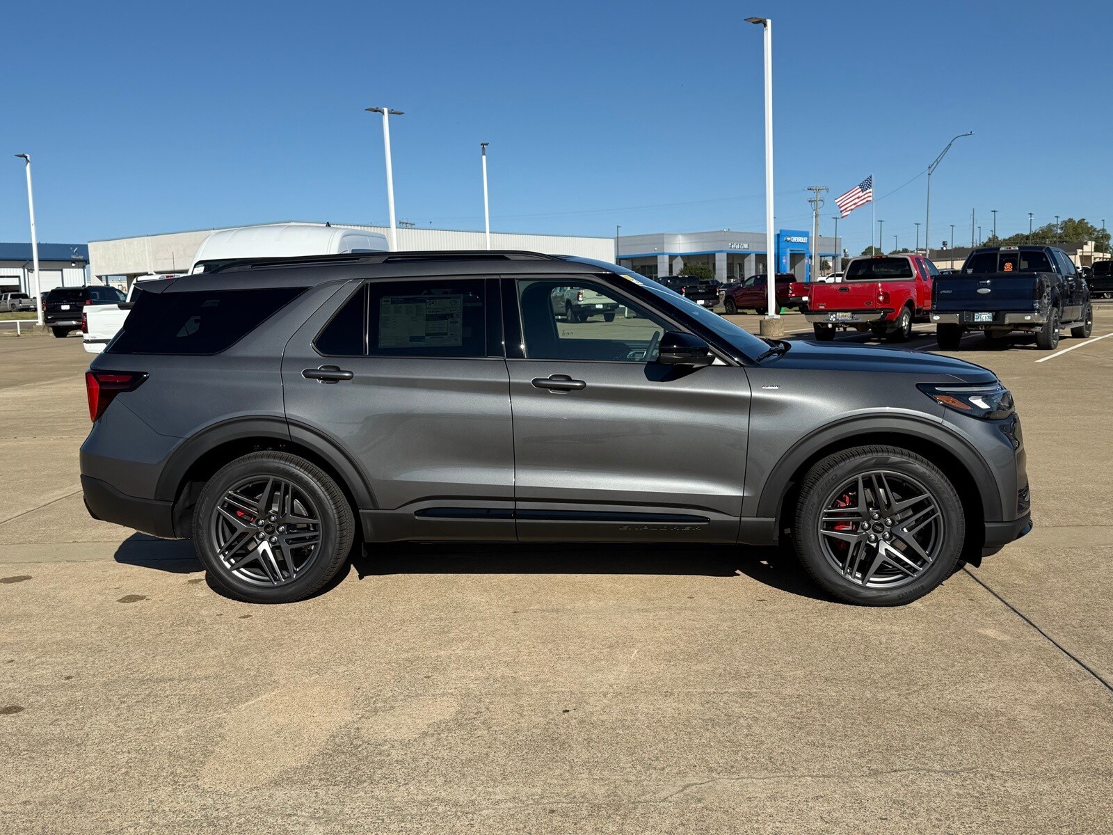 2026 Ford Explorer ST-Line photo 4