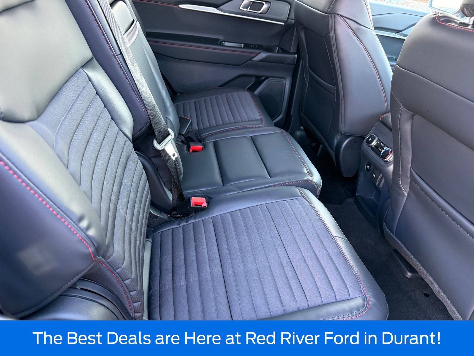 2026 Ford Explorer ST-Line - Photo 17