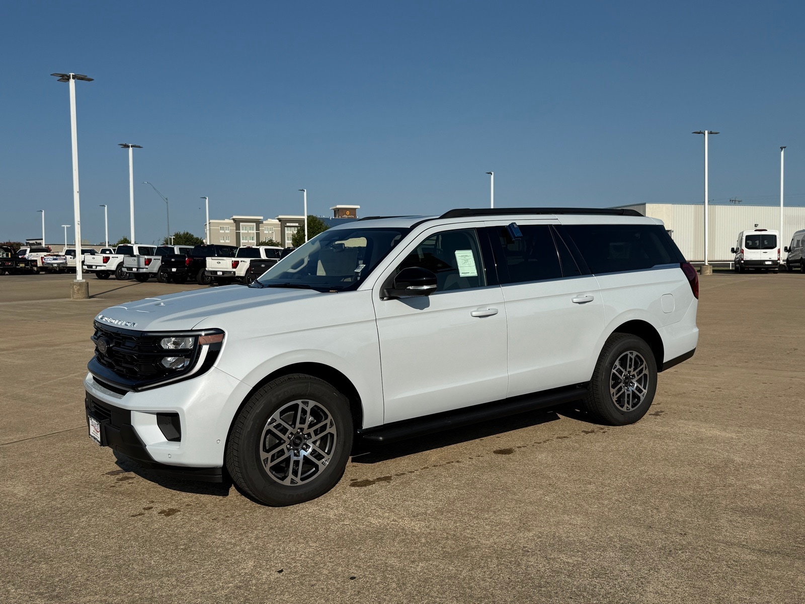 2025 Ford Expedition Active's photo