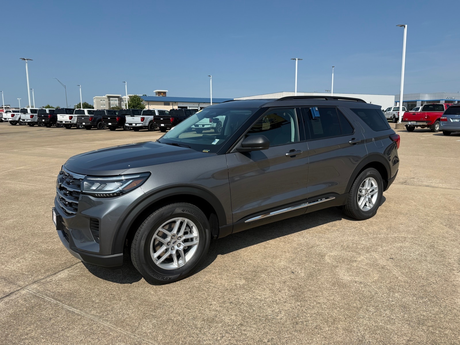 2025 Ford Explorer Active's photo