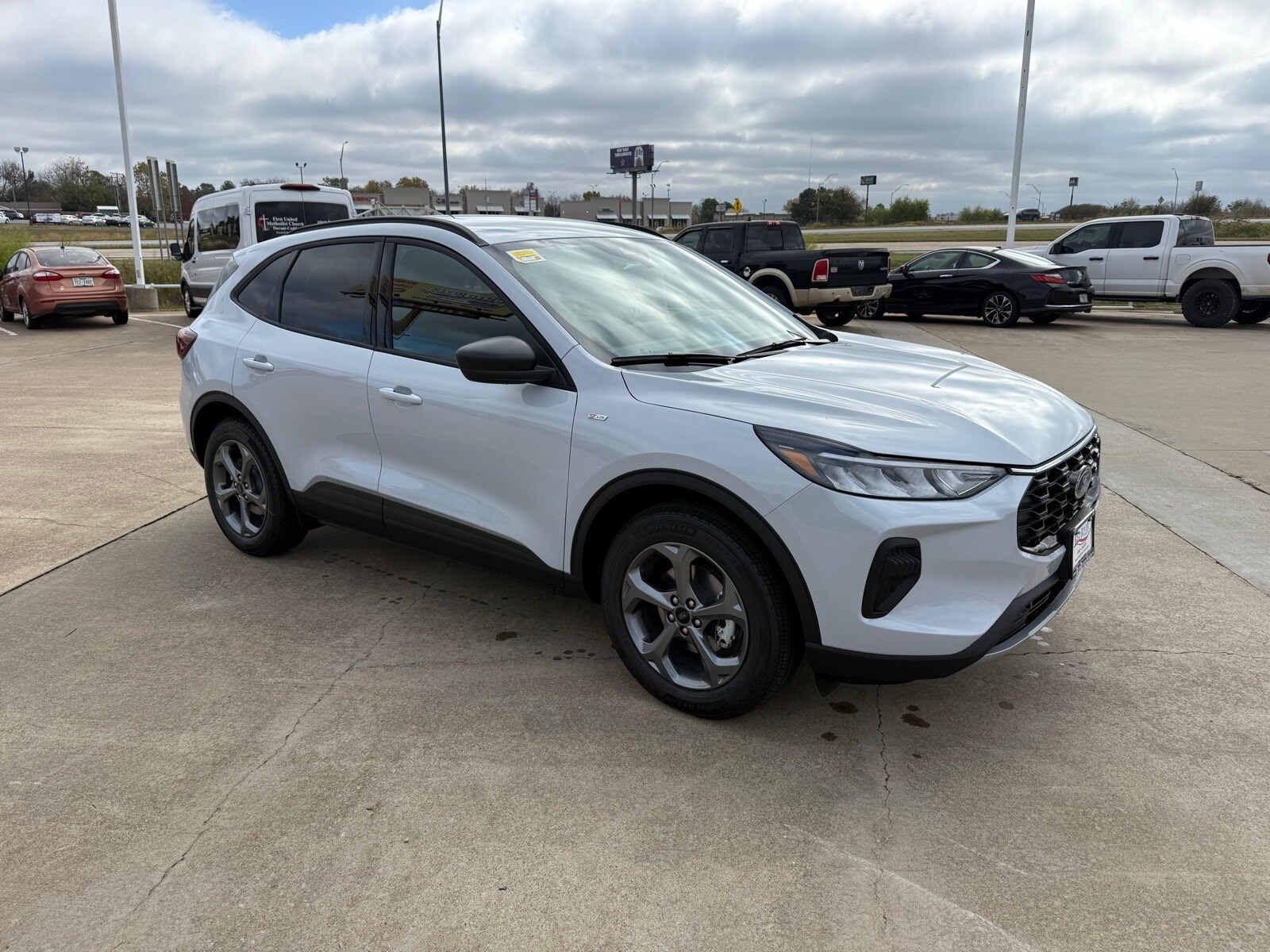 2026 Ford Escape ST-Line photo 2