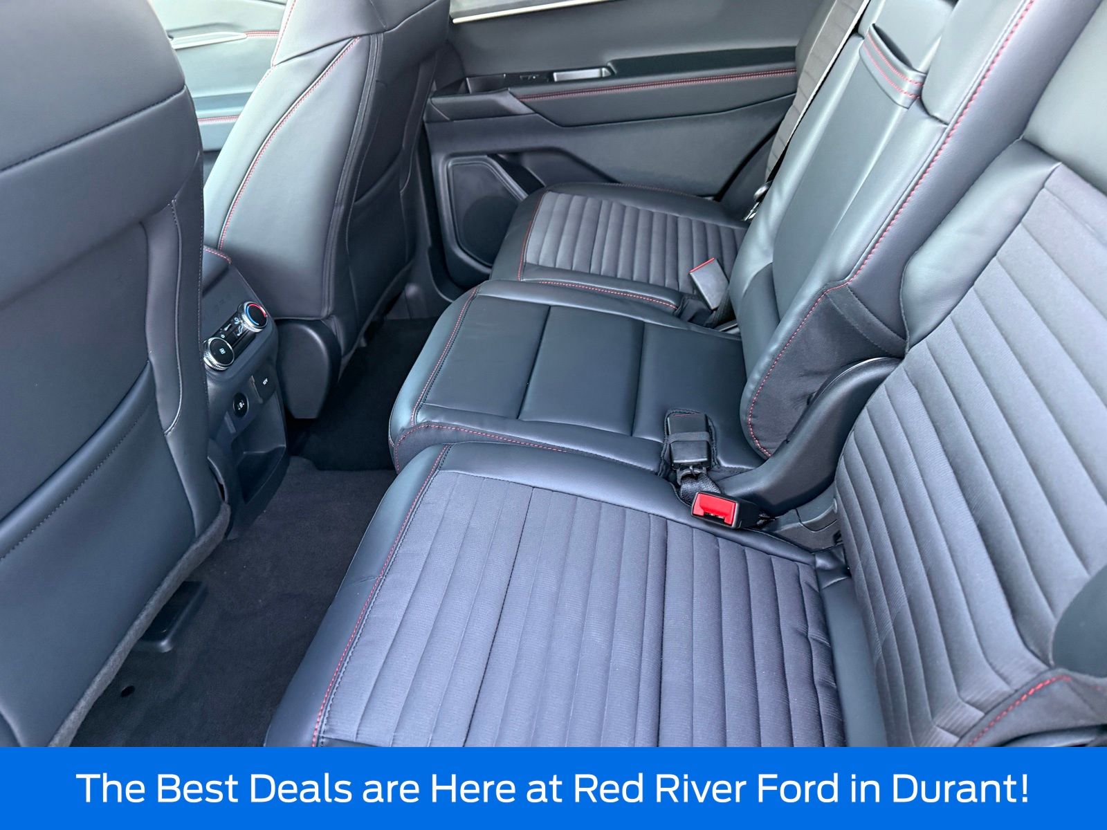2026 Ford Explorer ST-Line - Photo 16