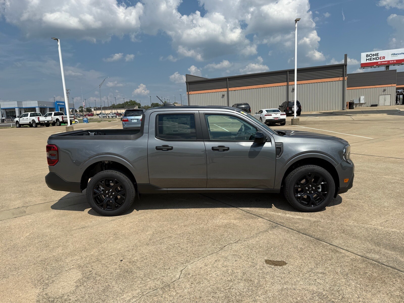 2025 Ford Maverick XLT photo 2