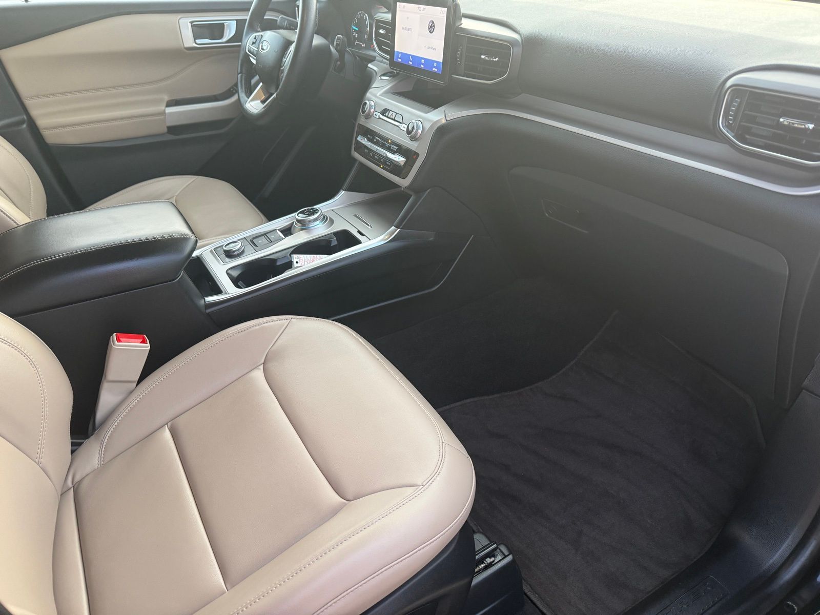 2024 Ford Explorer XLT - Photo 17