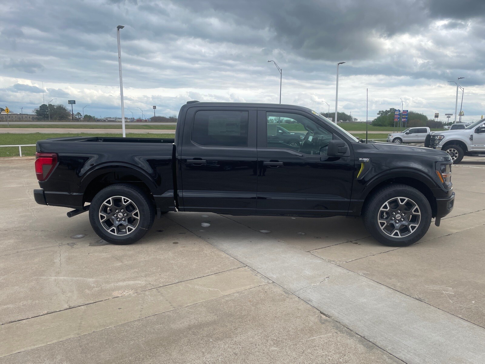 2025 Ford F-150 STX photo 4