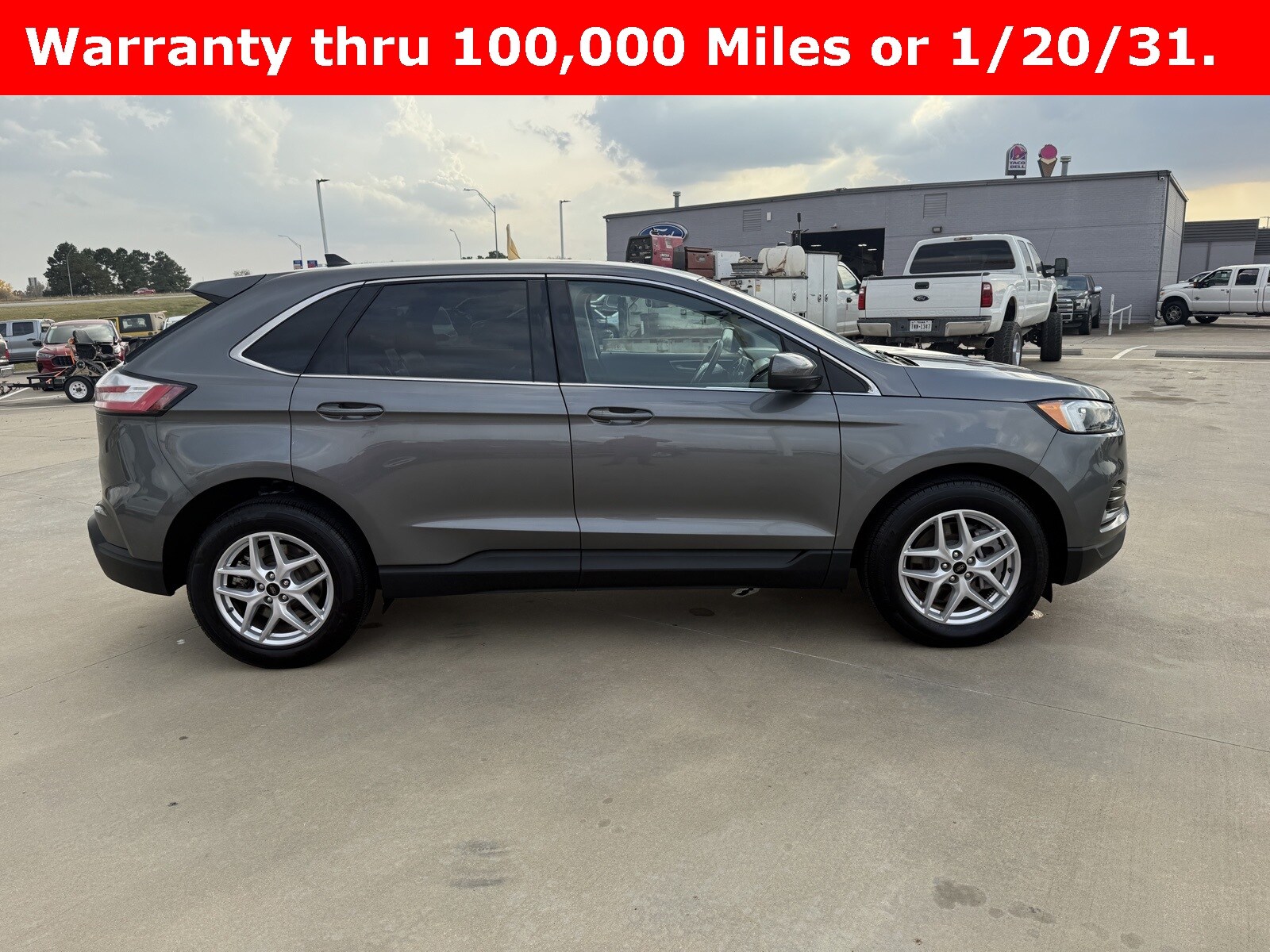 2024 Ford Edge SEL photo 3