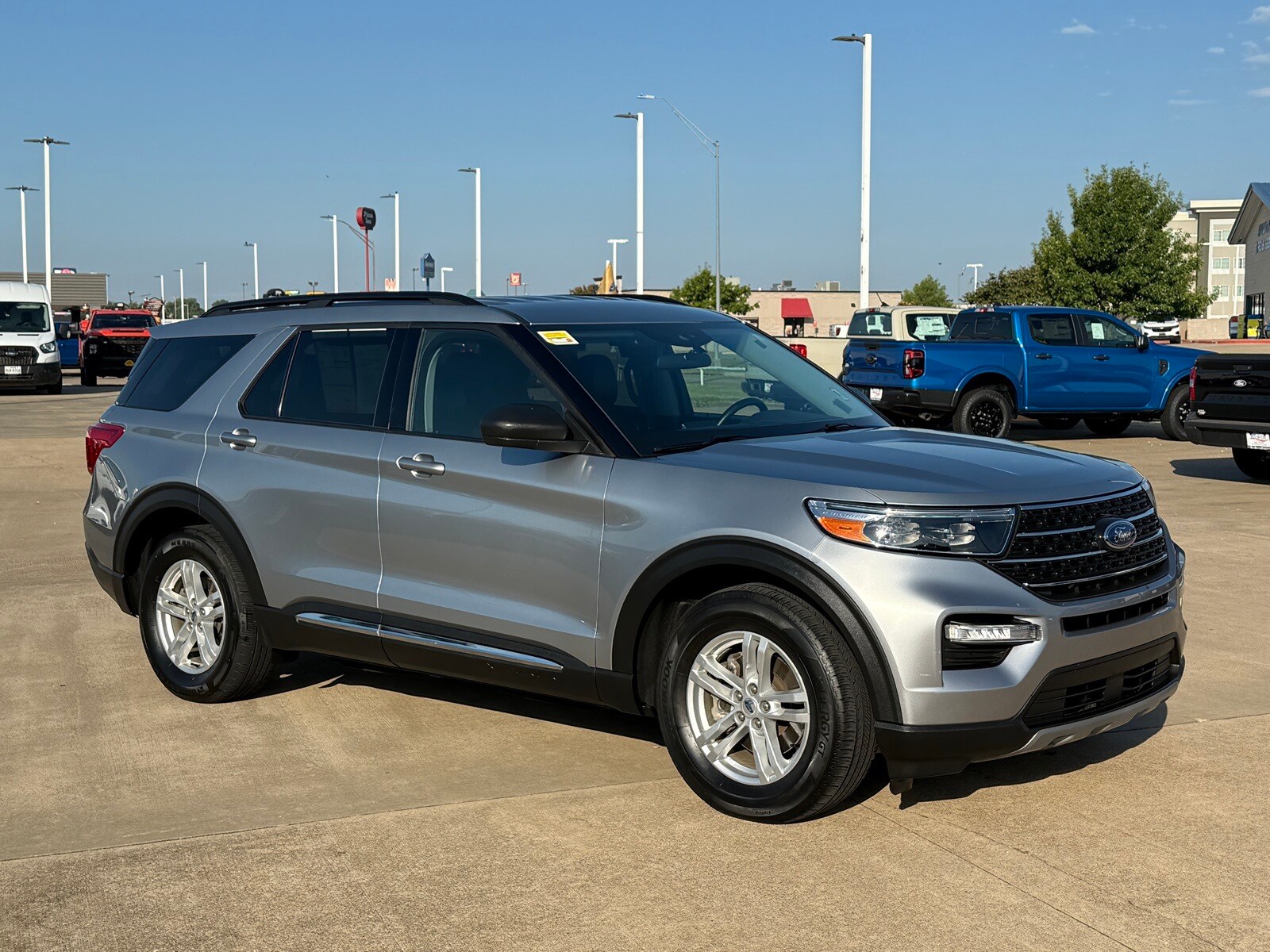 2023 Ford Explorer XLT photo 2