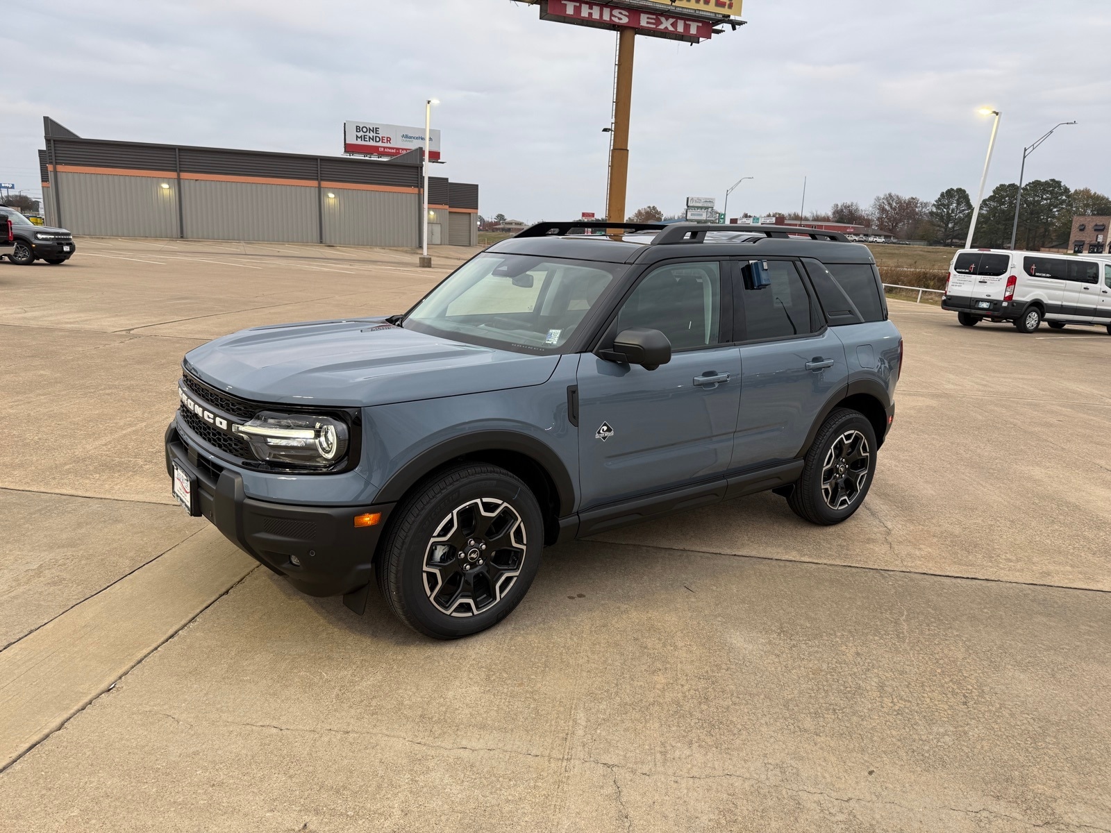2025 Ford Bronco Sport Outer Banks's photo