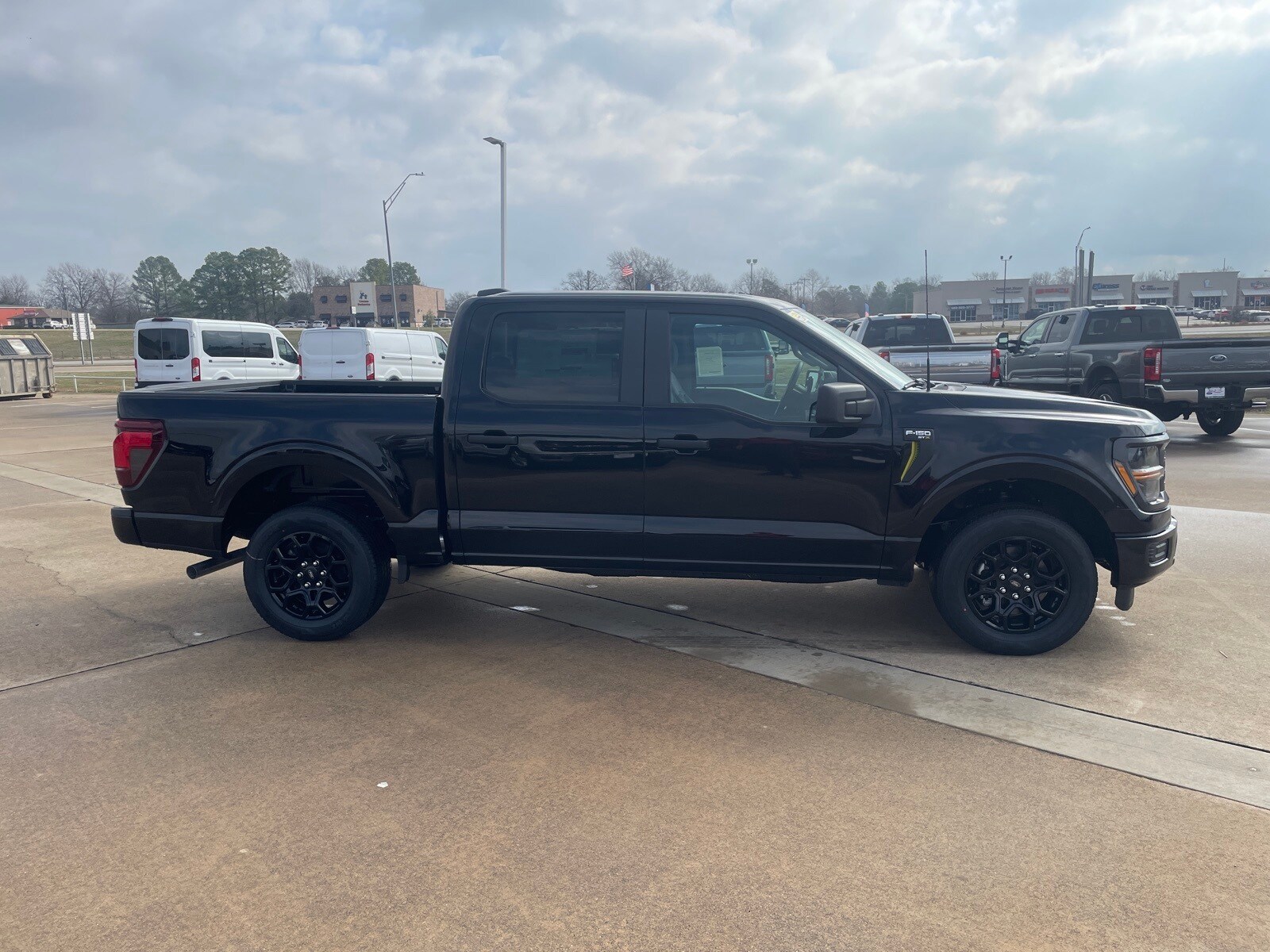 2025 Ford F-150 STX photo 4