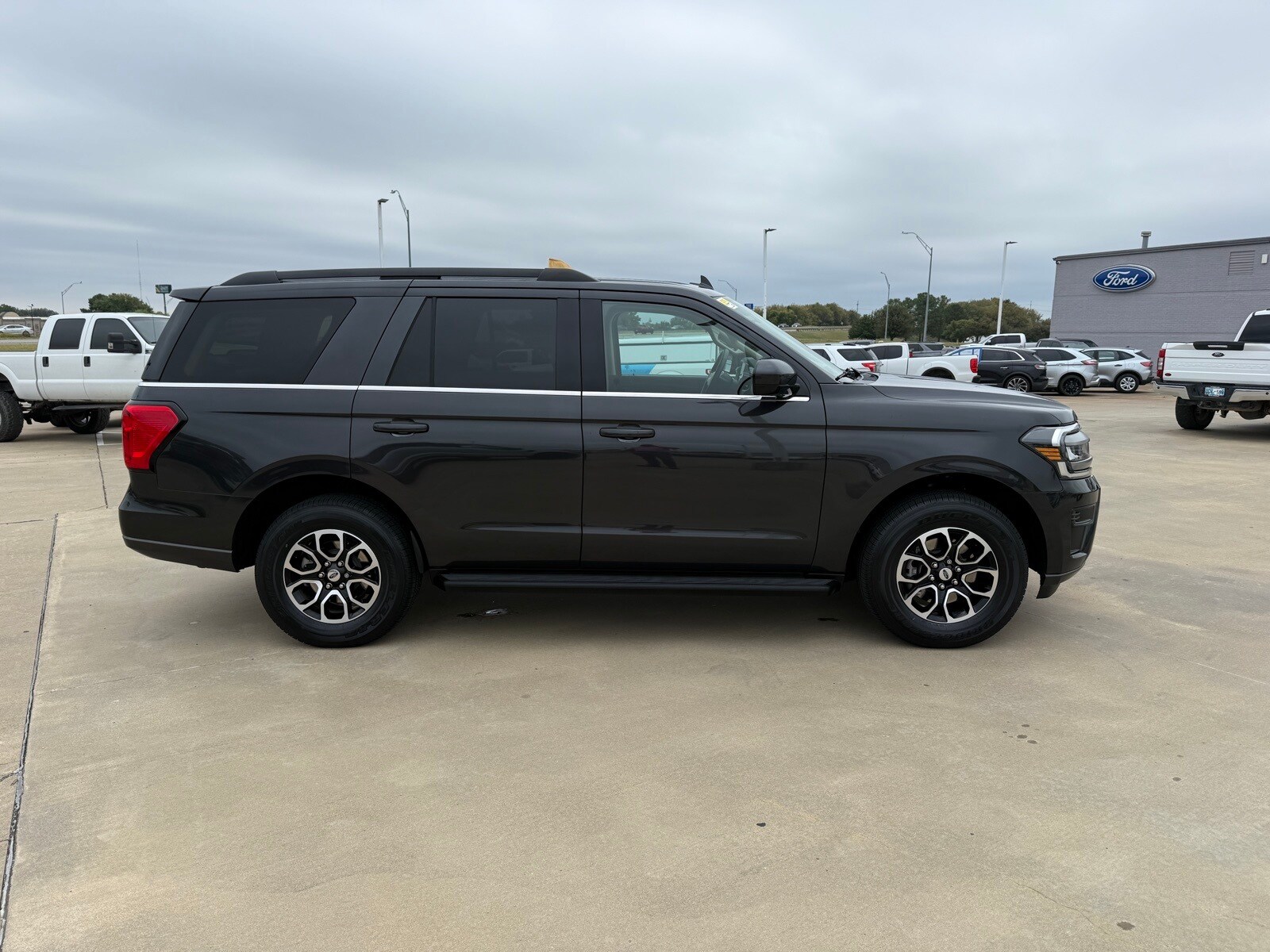 2024 Ford Expedition XLT photo 3