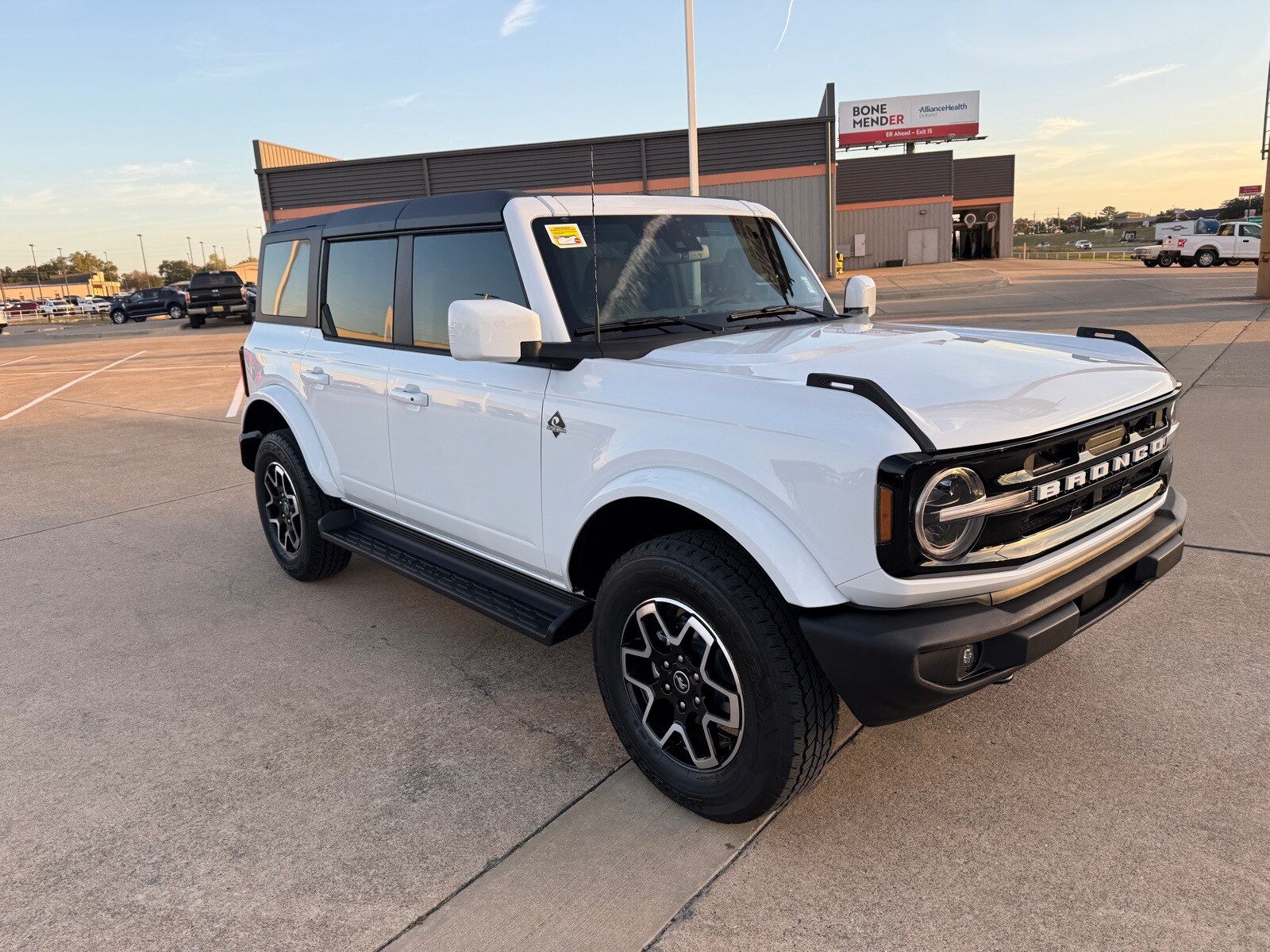 2025 Ford Bronco Outer Banks photo 2