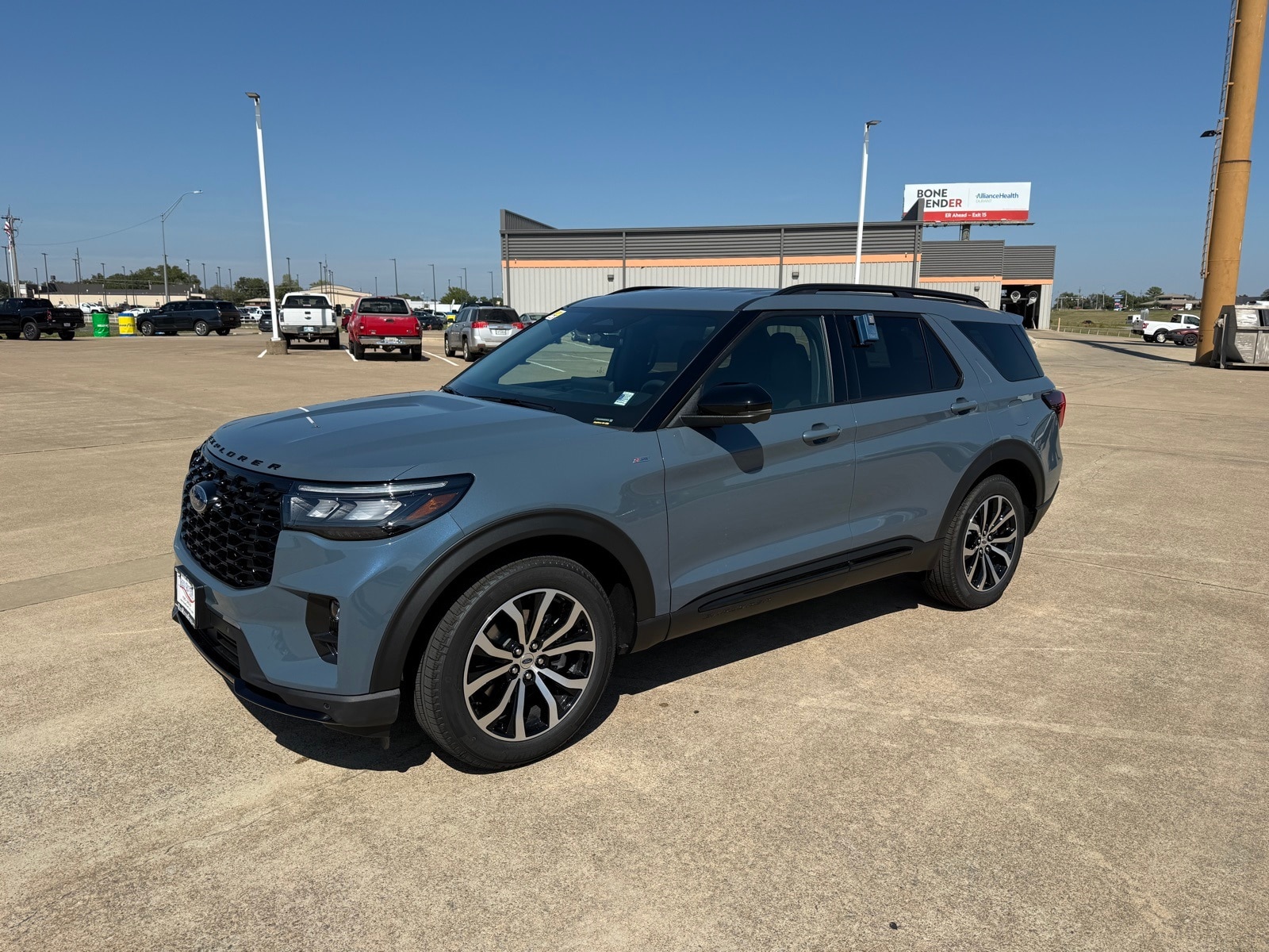 2025 Ford Explorer ST-LINE's photo