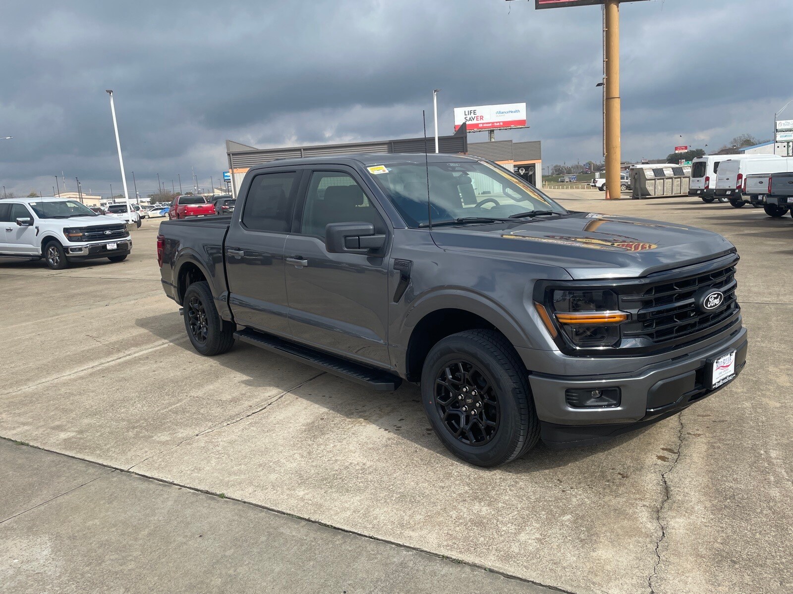 2025 Ford F-150 XLT photo 3