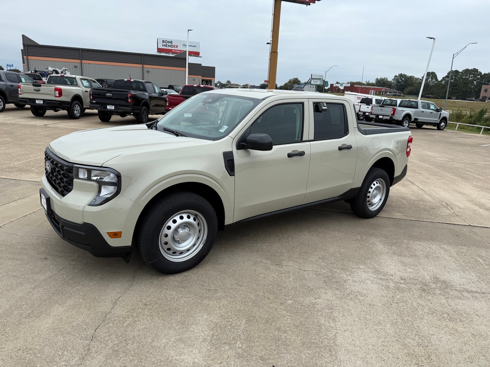 2025 Ford Maverick XL's photo