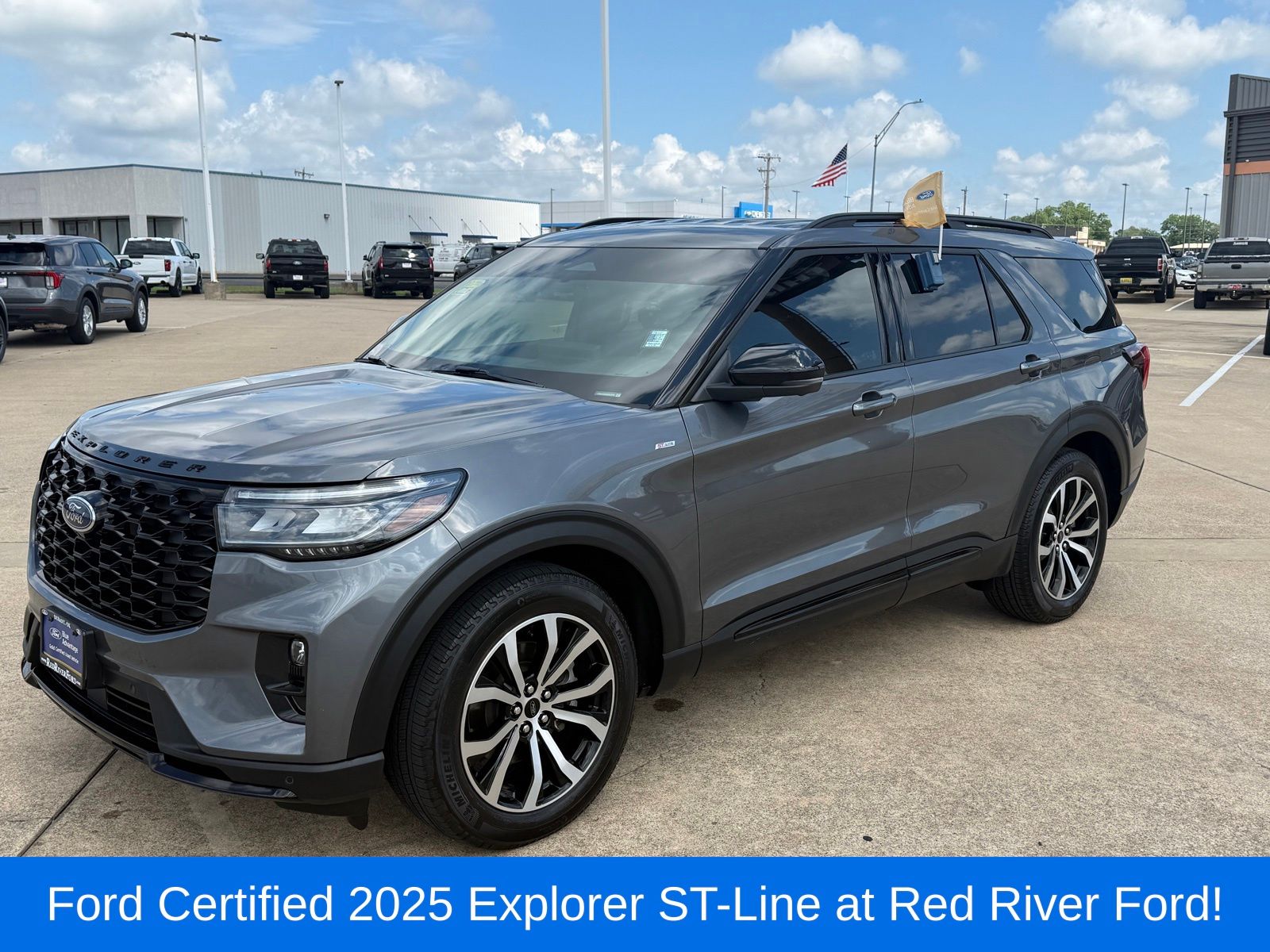 2025 Ford Explorer ST-LINE RWD (PL535)'s photo