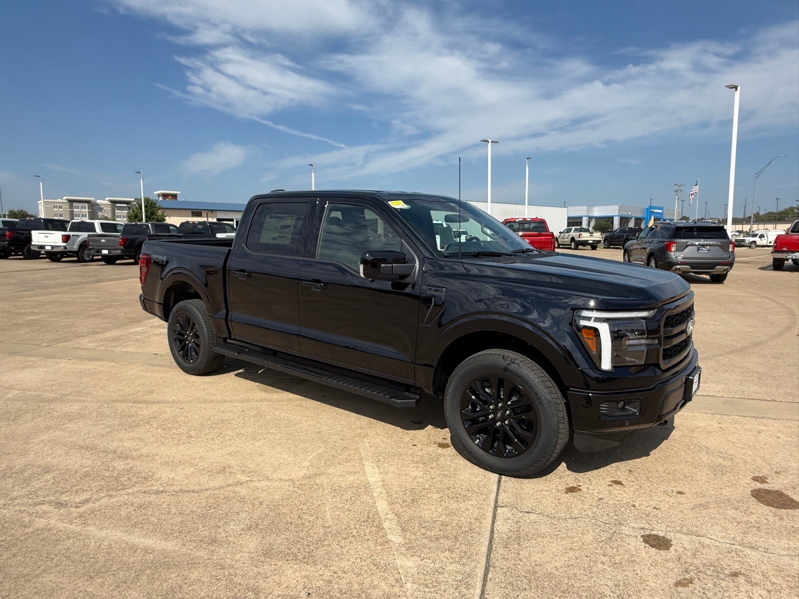 2025 Ford F-150 Lariat photo 2