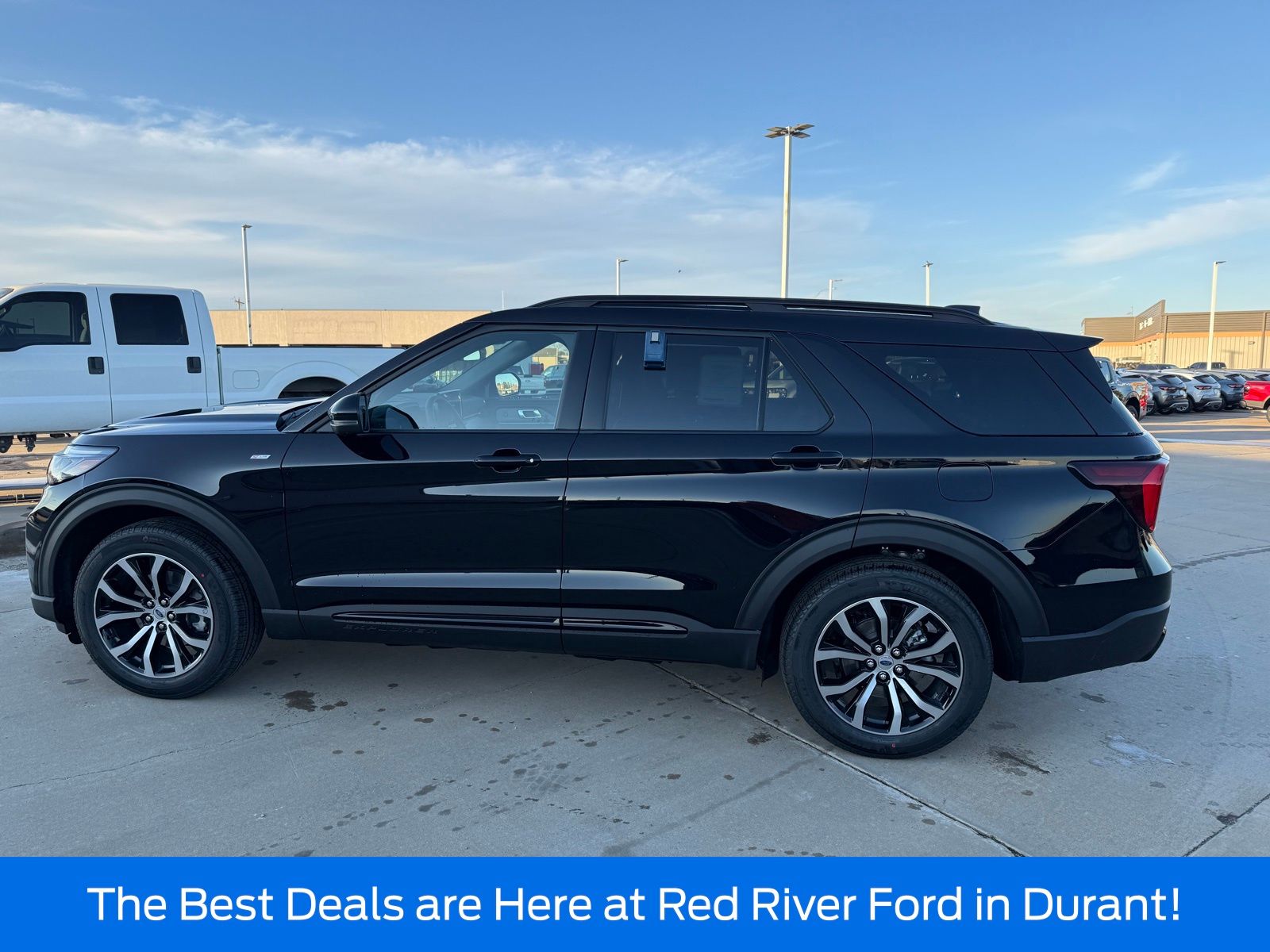 2026 Ford Explorer ST-Line - Photo 8
