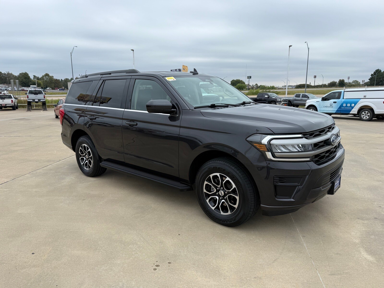 2024 Ford Expedition XLT photo 2