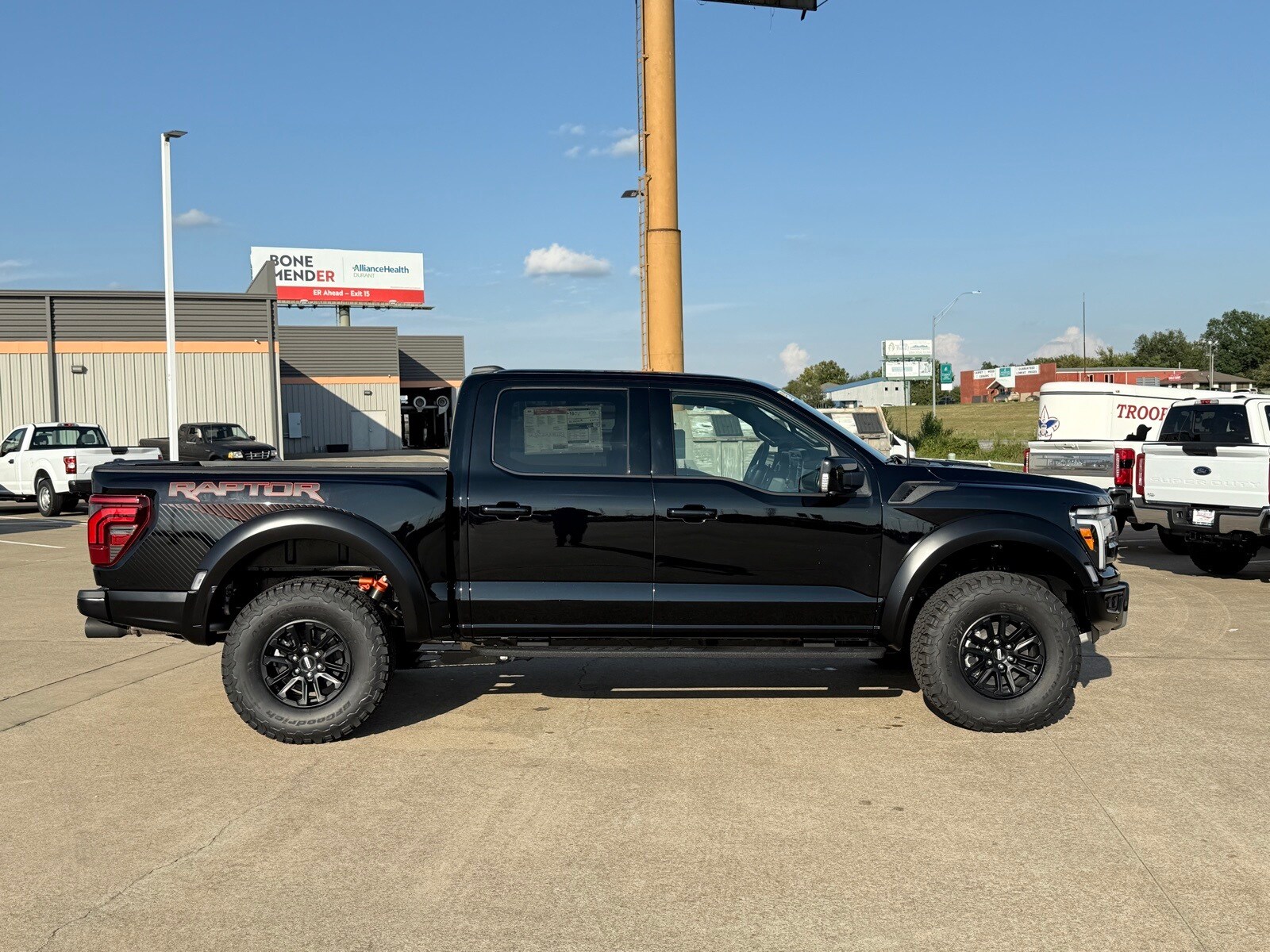 2025 Ford F-150 Raptor photo 3