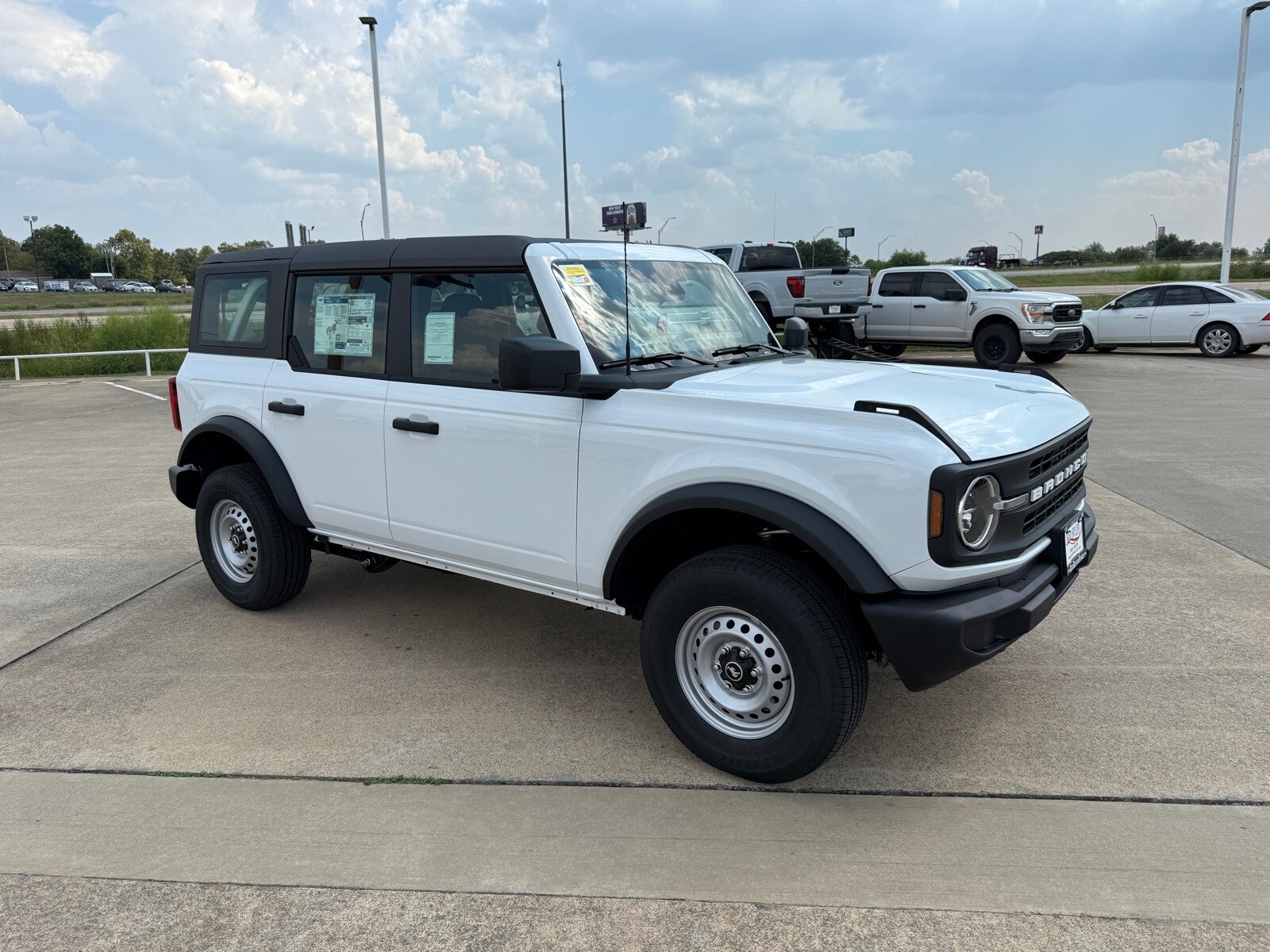 2025 Ford Bronco Base photo 3