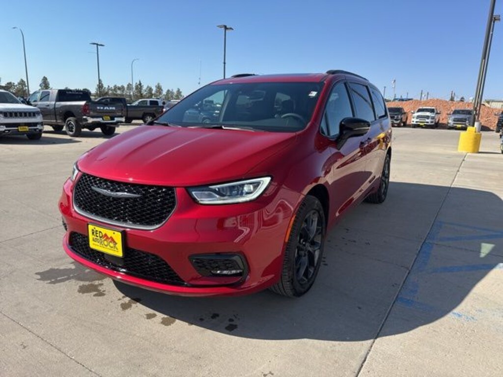 New 2026 Chrysler Pacifica LIMITED AWD Passenger Van