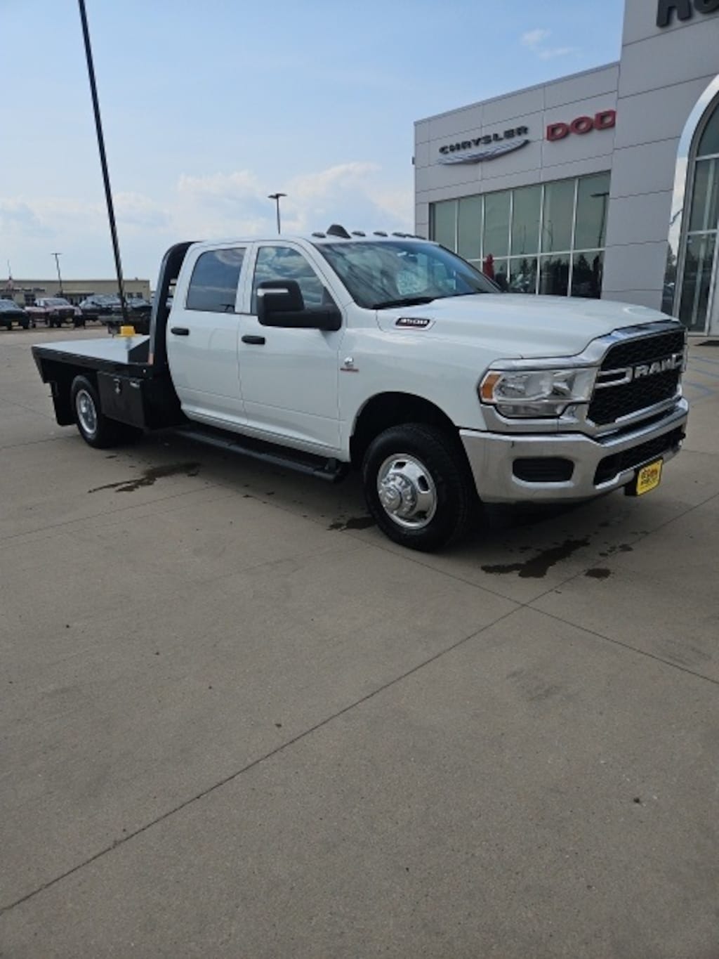 New 2024 Ram 3500 Chassis Cab 3500 TRADESMAN CREW CAB CHASSIS 4X4 60' CA Pickup