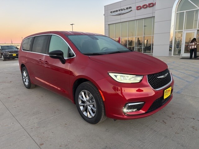 2026 Chrysler Pacifica photo 2