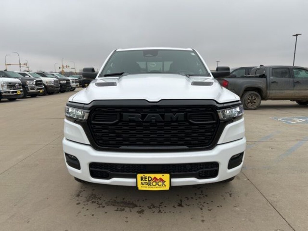 New 2026 Ram 1500 EXPRESS CREW CAB 4X4 5'7 BOX Pickup