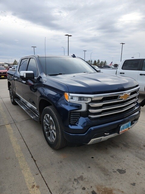 2023 Chevrolet Silverado 1500 High Country photo 3