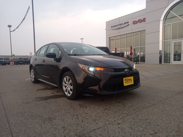 Used 2022 Toyota Corolla LE with VIN 5YFEPMAE0NP330253 for sale in Watford City, ND