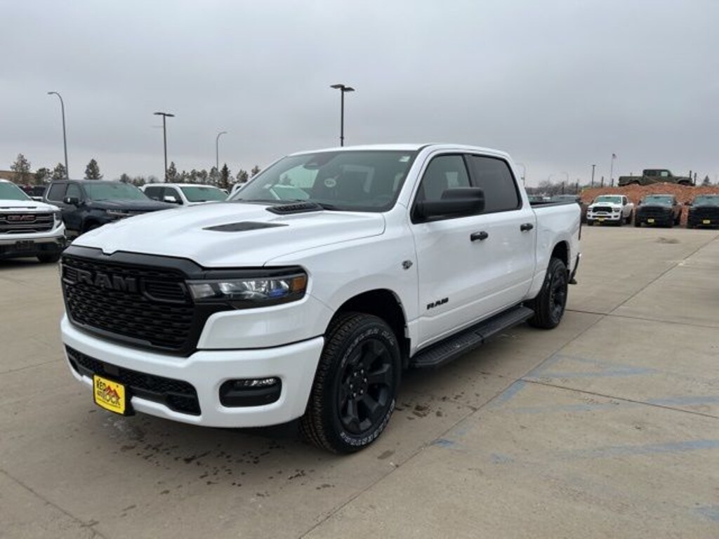 New 2026 Ram 1500 EXPRESS CREW CAB 4X4 5'7 BOX Pickup