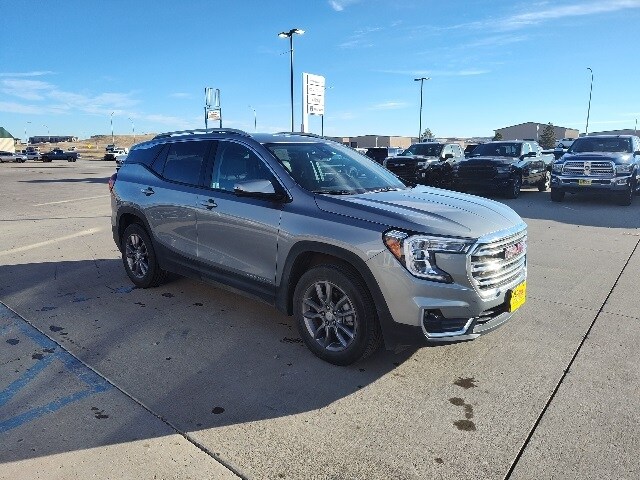 2024 Gmc Terrain SLT photo 2