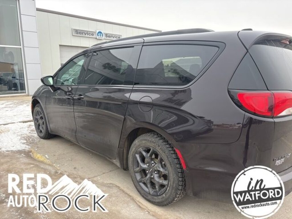 Used 2018 Chrysler Pacifica Touring L Minivan/Van