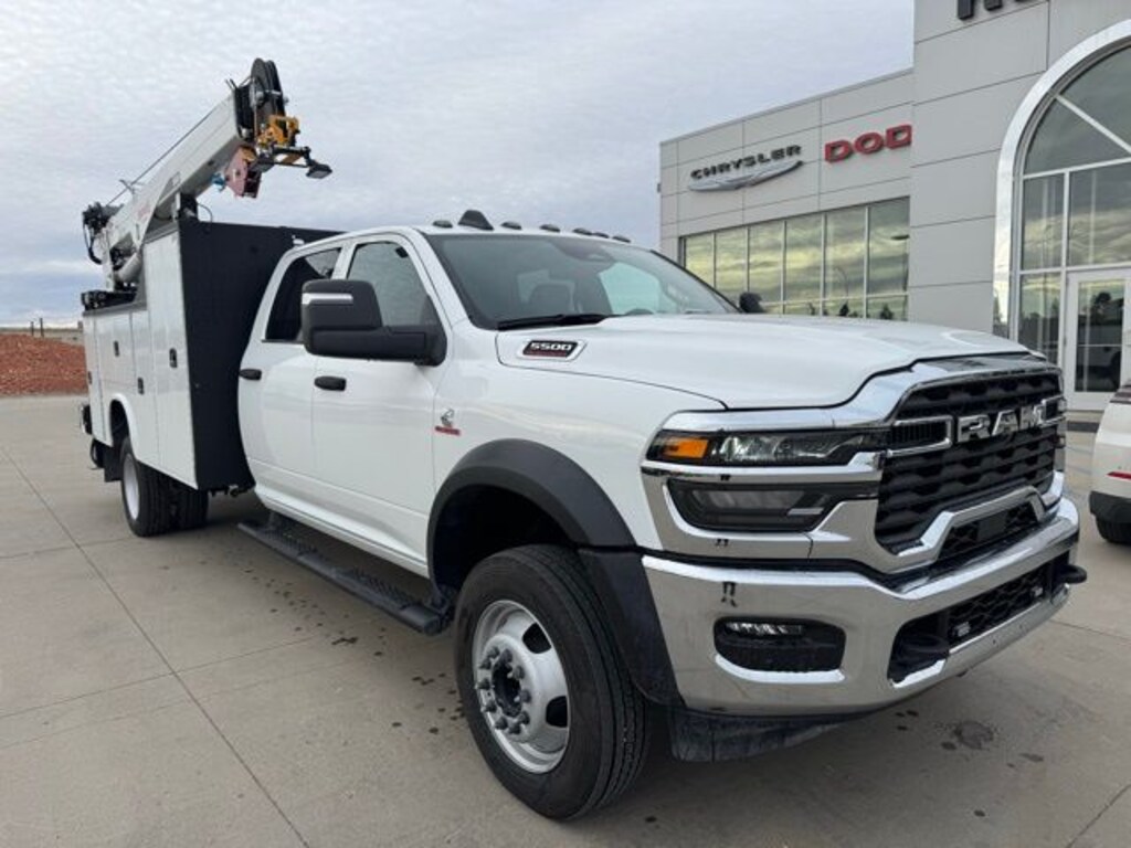 New 2026 Ram 5500 Chassis Cab TRADESMAN CREW 4X4 84' CA Pickup