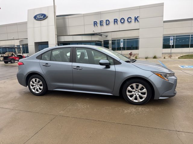 2024 Toyota Corolla LE's photo