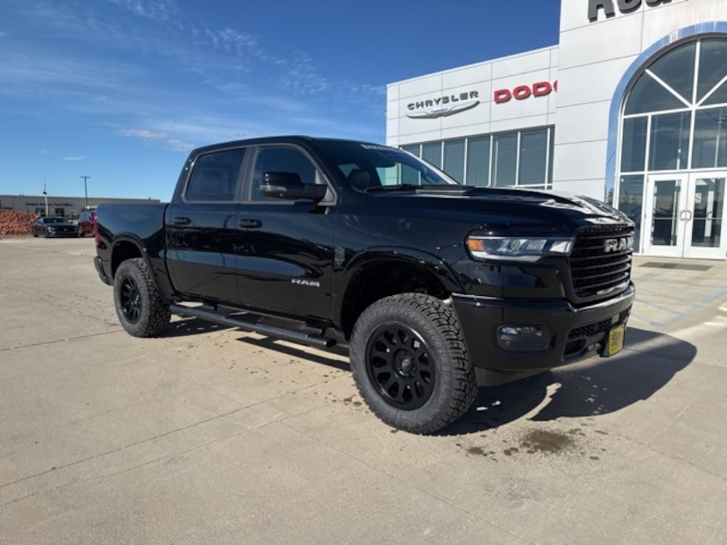 New 2026 Ram 1500 LARAMIE CREW CAB 4X4 5'7 BOX Pickup