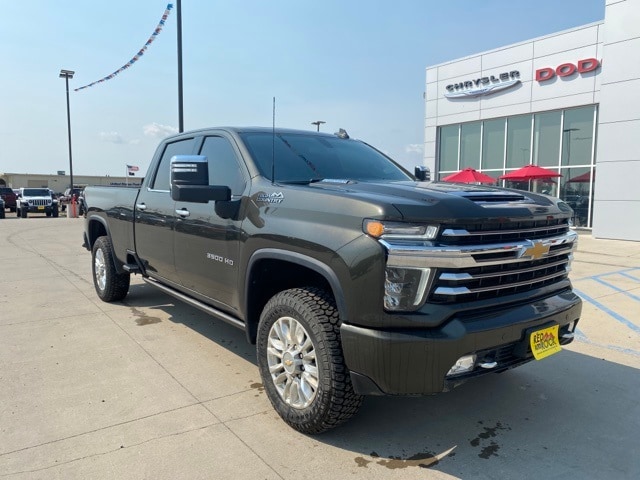 Used 2022 Chevrolet Silverado 3500HD High Country with VIN 1GC4YVEY2NF268297 for sale in Watford City, ND