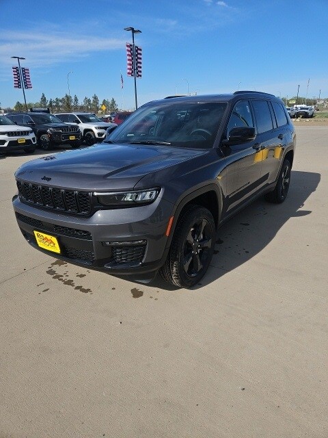 2025 Jeep Grand Cherokee Limited photo 3