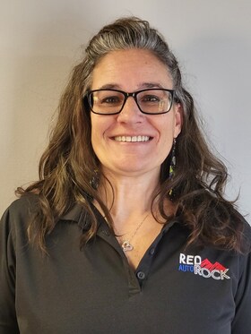Staff member Lyn Reeves from ID_ff9ffd8dcc51