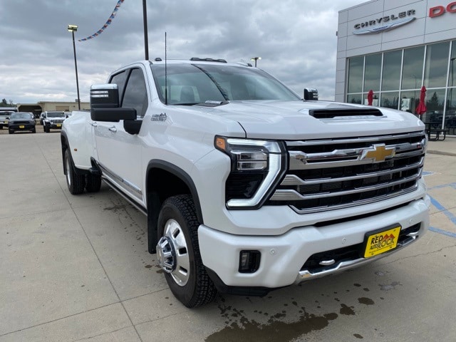 Used 2024 Chevrolet Silverado 3500HD High Country with VIN 1GC4YVEY9RF106494 for sale in Watford City, ND