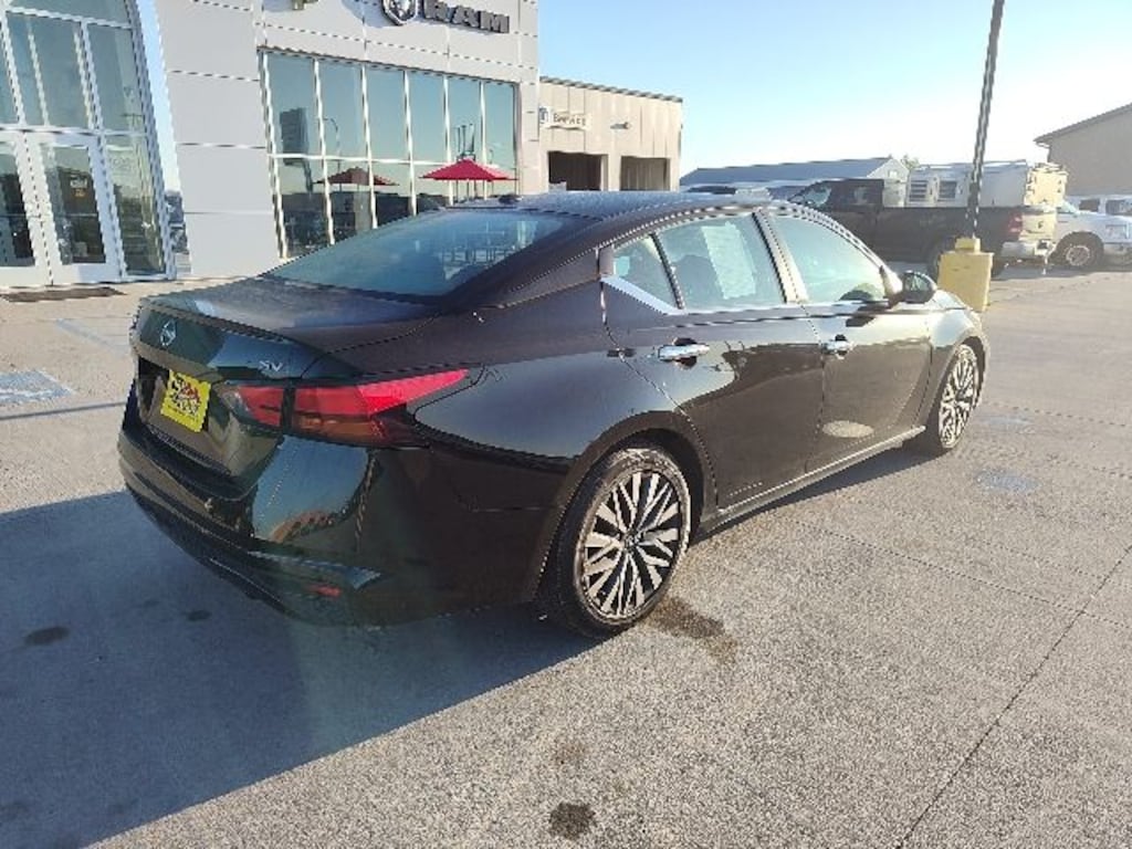 Used 2023 Nissan Altima 2.5 SV Sedan
