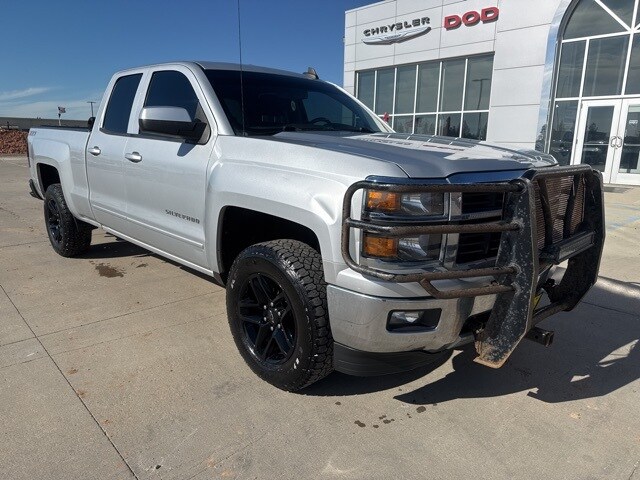 2015 Chevrolet Silverado 1500 LT photo 2